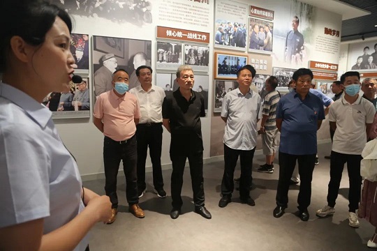 参观凤县革命纪念馆|陕西省花协