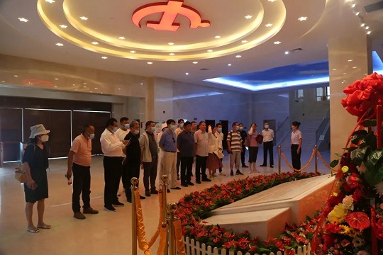 参观凤县革命纪念馆|陕西省花协